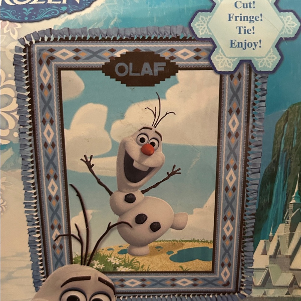 Disney Frozen Olaf Fleece Throw Kit - Picture 3 of 4